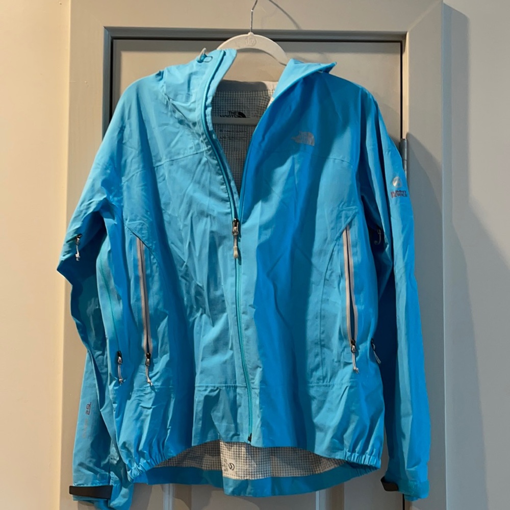 Never worn north face rain/wind breaker!